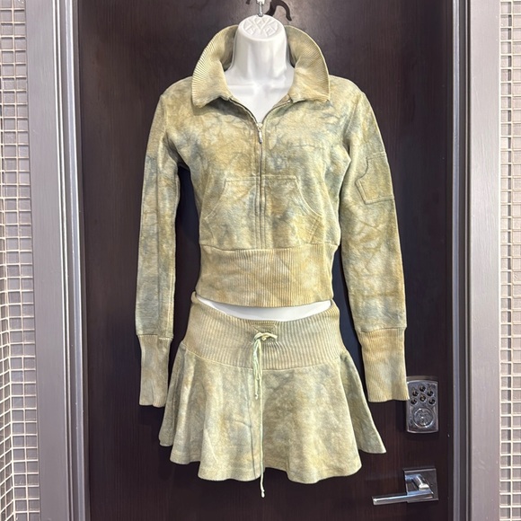 RARE Pamela Anderson Green Tie-Dye Cropped Top & Flare Mini Skirt Set - Picture 1 of 10